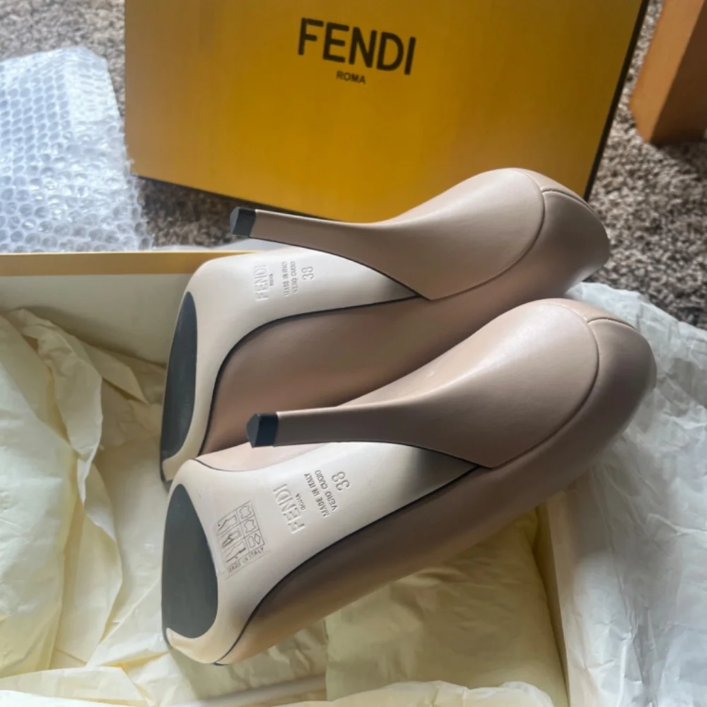 Authentic Fendi Leather multi colored Heels EU size 38, US size 7.5 - NWOT - Picture 5 of 11